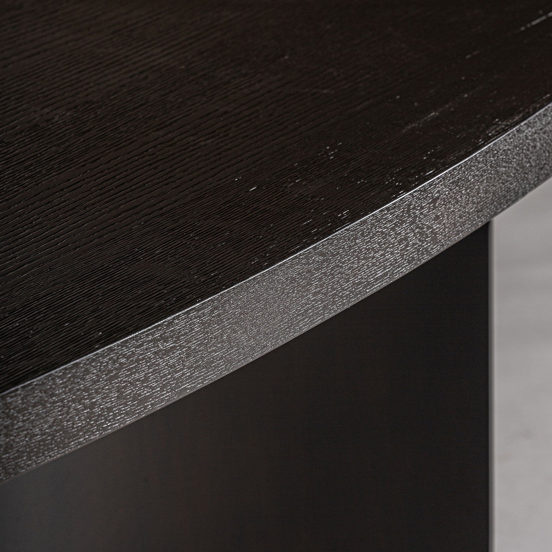 NEUVIC DINING TABLE